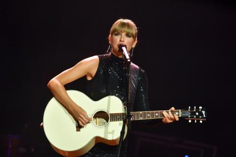 Taylor Swift at Nashville Songwriter Awards 2022